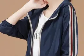 五一出游，建议给妈妈买上这款薄外套，美上添嫩，踏青出游成焦点图片