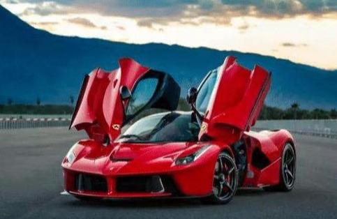 法拉利和自行车比赛，刚启动自行车就不见了，法拉利望尘莫及