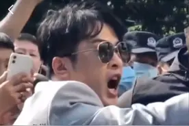 辛巴与保安起冲突后续：握手言和，并喊话给每个粉丝开房图片