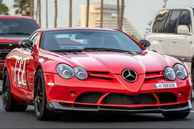 采用“传奇红”车漆的奔驰SLR McLaren 722图片