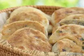 韭菜饼最好吃做法，掌握这个小技巧，外酥里嫩口感丰富可以摆摊了图片