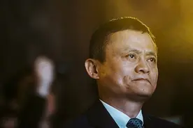 贫困女孩给马云寄老母鸡，想让马云资助读大学，马云做法令人称赞图片