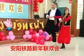 双人舞《掀起你的盖头来》，表演者王战士、孟芳，编辑中原图片