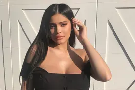 她身价10亿，竟然单身，这前男友太厉害图片