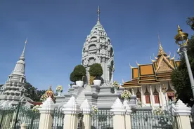 西哈努克的儿子很不幸，精通中国文化的被杀，幸存的儿子结局不好图片