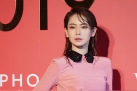 戚薇 肤白长腿抢镜了 这种魅力谁抵挡的了？图片