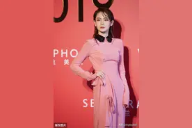 戚薇 肤白长腿抢镜了 这种魅力谁抵挡的了？图片