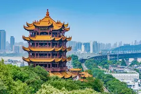 走近英雄的武汉，美丽的江城！登上黄鹤楼，尽赏武大娇艳的樱花图片