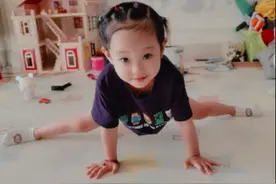 杨威女儿近照曝光！眉清目秀眼睛大，继承父母好基因3岁轻松劈叉图片