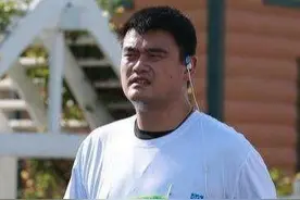 NBA球星退役后变化竟这么大？大姚科比奥胖发福，两人却更苍老图片