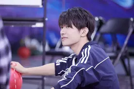 易烊千玺7岁弟弟破世界纪录：千玺妈妈，您到底怎么养的孩子？图片