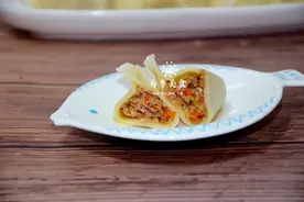 口蘑猪肉馅水饺的详细做法，头伏吃饺子，就吃最鲜的图片
