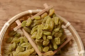 人越胖，越要精心饮食，5类零食要避开，过年不要嘴馋图片