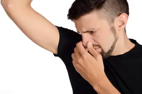 夏天爱出汗，腋下污秽有异味，医生：几元钱帮你摆脱腋毛癣图片