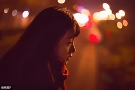水瓶座爱上一个人的表现是怎样的，赶紧来学习一下吧图片