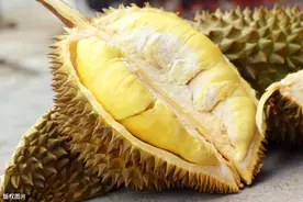 买榴莲时，水果商常用的3种挑选方法，饱满味香甜，一挑一个准图片