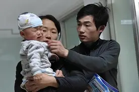 宝宝发烧要不要去医院？家长要会判断，3种不用着急去7种要快去图片