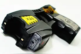 “泰瑟”X26电击枪，可轻松穿透2层皮衣，我国已成功用于实战图片
