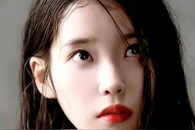 IU李智恩湿发造型清素裸妆，展现什么是高级撩？图片
