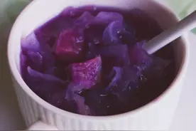 1个紫薯1朵银耳，煲出美味的紫薯银耳羹，润滑香甜，营养又好喝图片