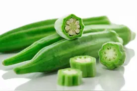 豆干炒秋葵！一道菜解决你的油腻烦恼，大吃大喝后来两口，爽图片