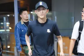 张一山瘦成麻杆依旧痞帅但显憔悴，剃光头演韦小宝能否超越陈小春图片
