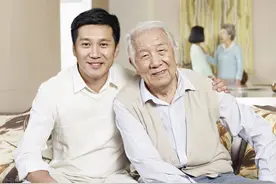 人到晚年才明白，亲生子不如傍身钱，说的一点都没错图片