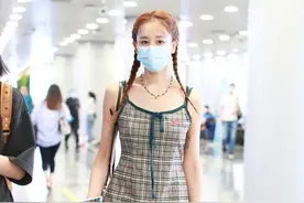 海陆这身材有点"亏"，穿吊带裙直肩长腿很可爱，却越看越"壮"图片
