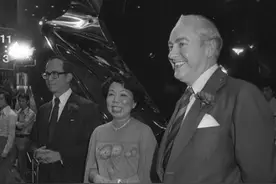许多人替赌王原配感到不值，论惨，还是没惨过李嘉诚原配图片