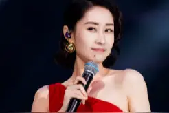 身上一丝赘肉也没有的女星，不得不佩服这些姐姐们的身材管理图片