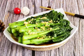 菜心的小黄花要摘去吗？老菜农这样说，很多人不懂，记得提醒家人图片