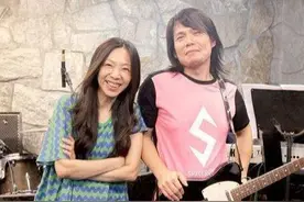 丑妻近地家中宝？那些娶了“丑妻”的明星们，如今都成了人生赢家图片
