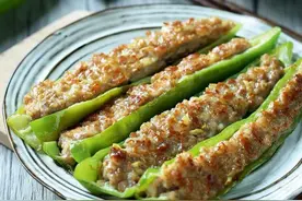「冷冷私房菜」传统下饭菜——青椒塞肉图片