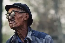 请注意照片中的手艺人图片