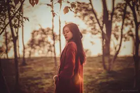 小说：男友突然送我出国，谁知他早有婚姻，只为支开我娶别的女人图片