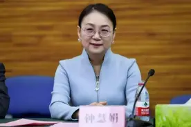 女教师下海24年成白手起家第一女富豪，“医药一姐”如何炼成？图片