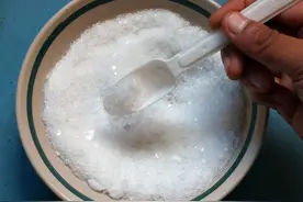 老兽医：生石灰在养鸡中的药用大全，农村养鸡人快看看图片