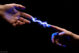 奇异的带电人：身体带电导致引发各种爆炸，舌头有高压电无法亲吻图片