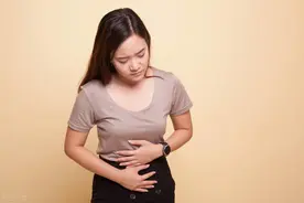 肚子不饿，但经常“咕噜噜”叫，有腹胀不舒服，这是咋回事？图片