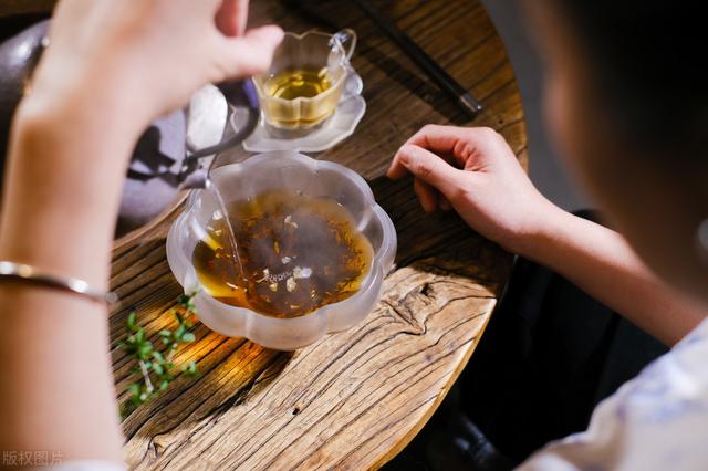 鍑ゅ簡婊囩孩鑼舵垚涓轰腑鍥藉嚭鍙ｇ孩鑼朵腑鐨勪郊浣艰€咃紝涓昏鍥犱负杩欏嚑鐐癸紵