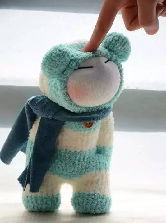 巧手妈妈把袜子改了改,做出娃娃非常可爱,看完萌化了!附解