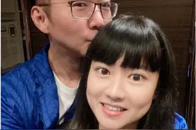 陈数老公搂亲表妹合照惹争议：成年男人，对亲妹都要保持一定距离图片