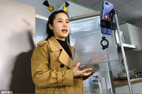 演员“直播带货”做副业，门槛很低，却也透露出很多问题图片
