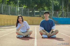 18岁的恋爱真不是你想的“教科书式”爱情图片