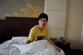 睡得晚，起得早，一天到晚很疲倦，如何调整睡眠质量？图片