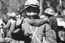 抗日小英雄，12岁扛着步枪打鬼子，一张照片的背后，感动了无数人图片
