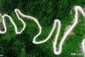 2020年5月26日无人机拍摄的重庆市酉阳平地坝盘山公路，宛如巨龙图片