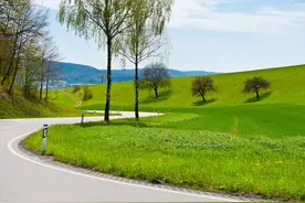 《道德经》第十章 既然道使得万物相生相克，所以人需要能对人的图片