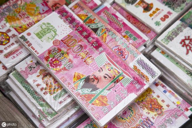 科学无法解释的神秘事件:台湾男子被纸车跟踪