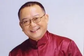 71岁的王刚，自曝现任妻子是网恋，网友：和珅这么会玩！图片
